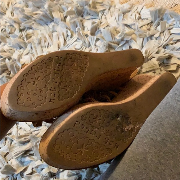 Tan strappy wedges - Picture 6 of 6